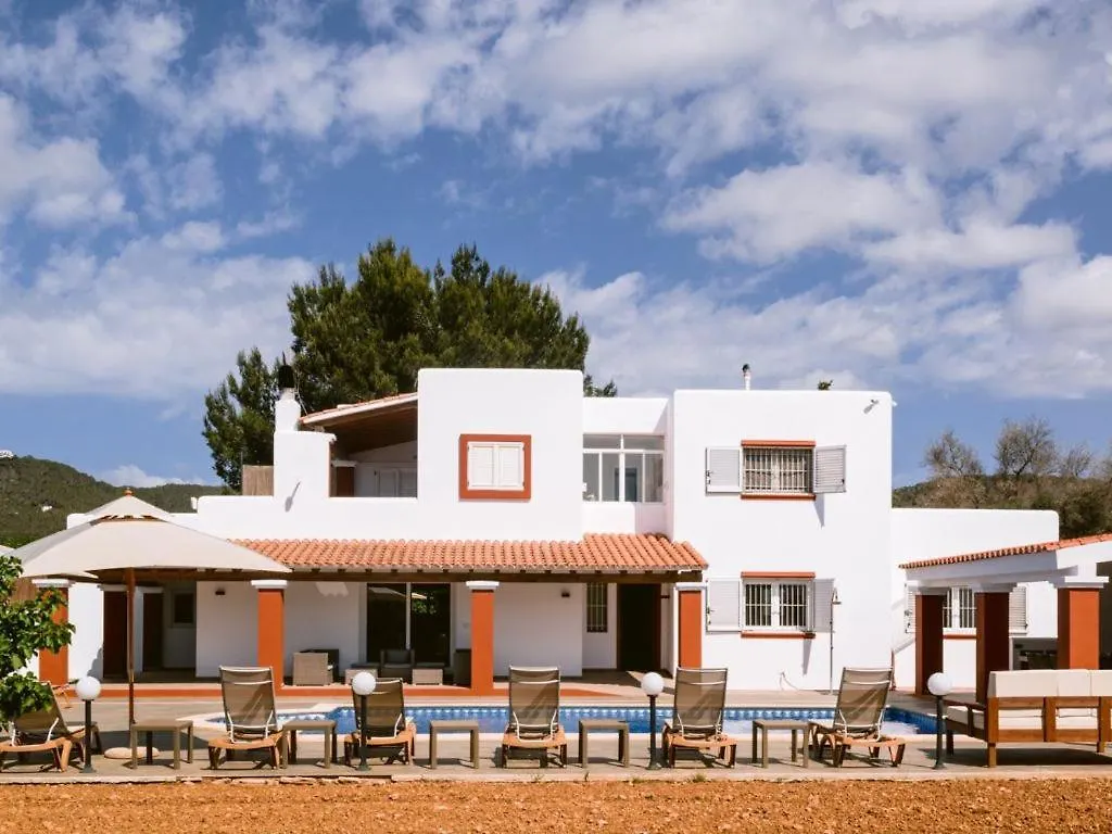 Villa Km2 Lovely Villa Located Just Outside Of Sa Carroca A 5 Minute Drive From Playa Den Bossa Sant Josep de sa Talaia